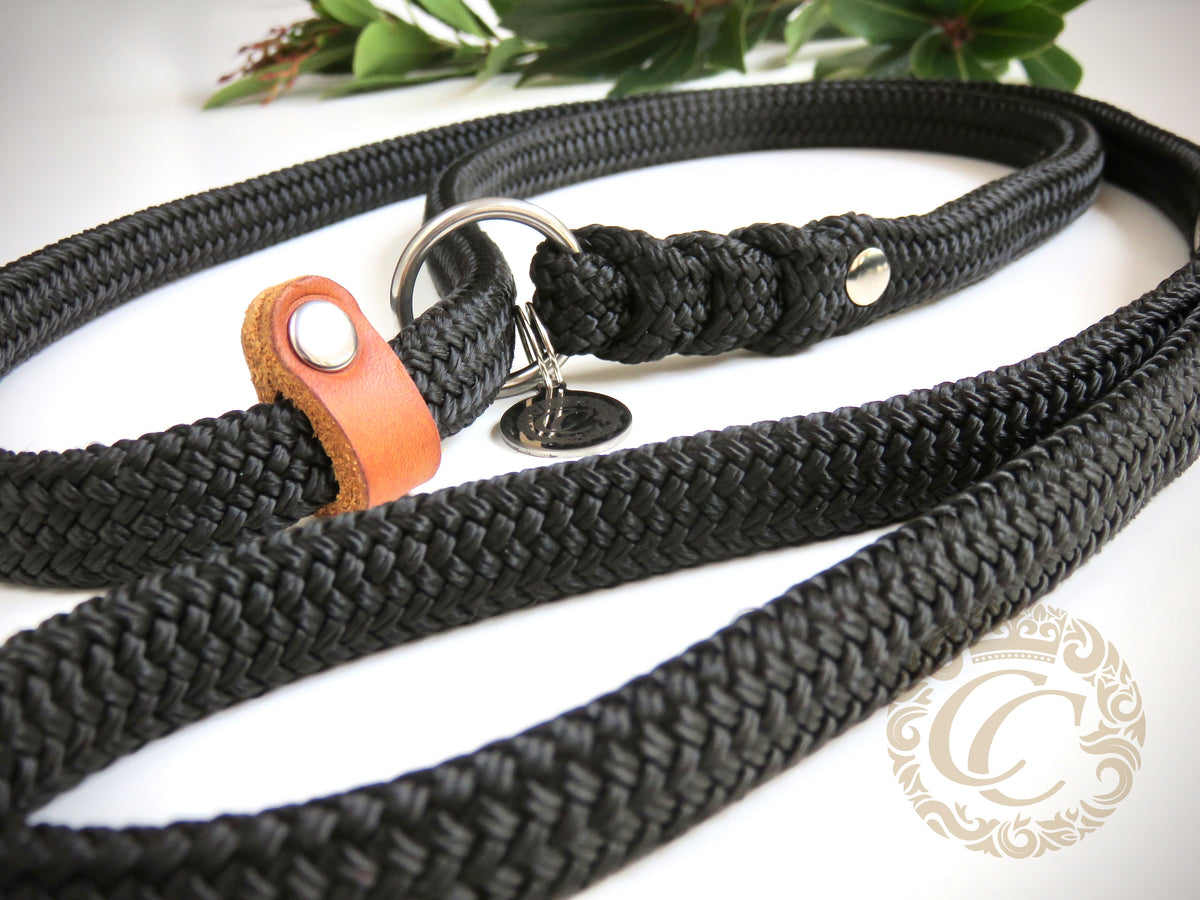 Dog slip leash CollarCrafts | leiband | leash | hondenhalsband | honden leiband | custom leashes | durable dog leash | dog leads | parcord dog leashes | retriever leash | slipleash | alu max com dog collars | leashes and collars for dogs | paracord slip leash | handmade dog leads | collarcrafts