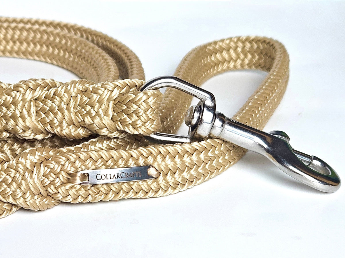 CollarCrafts dog leash 17 mm Lux version Red on a golden retriever