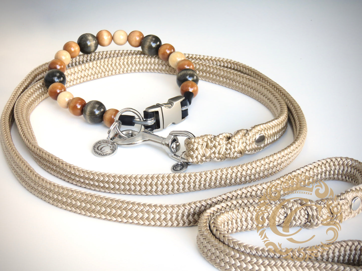 Dog collar  Vic | CollarCrafts | halsband | Beaded dog collar | Luxury dog collars | Handmade dog collars and leashes | martingale collar | Buckle dog collar | collar | dogcollar | bead dog collars | Unbreakable dog necklace | Natural dog collar | beaded dog collars | wooden bead dog collars | alu max com dog collars | beaded collars for dogs | Brown beads dog collars | collarcrafts