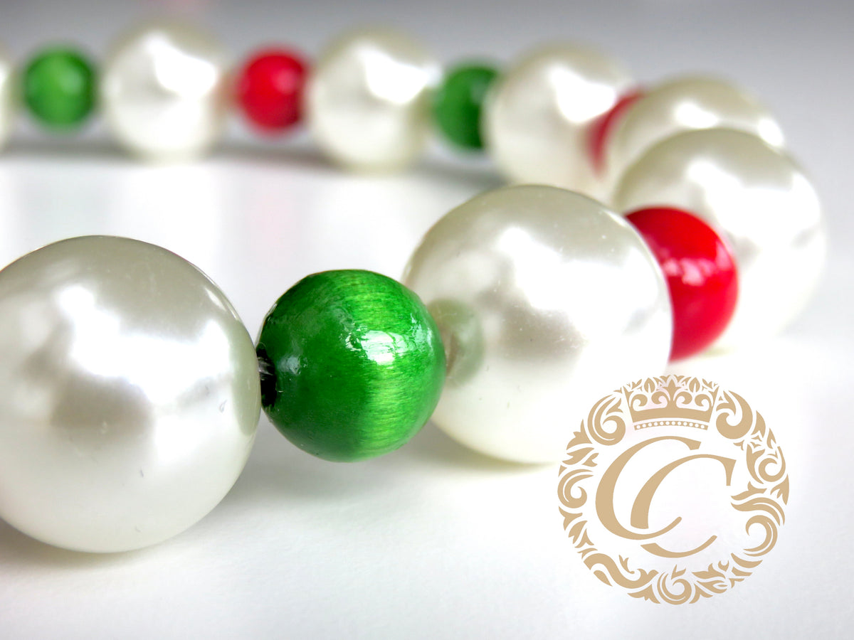 Dog collar Pearl Christmas | Dog Collars | Dog necklaces | CollarCrafts | dogcollar | collar | hondenhalsband | Handmade dog collars | Luxury dog collars | Christmas dog collars | Unbreakable dog jewelry | beaded dog collar | Collars and leashes | Acrylic pearls dog collars | alu max com dog collars | beaded collars for dogs | luxury dog collars | collarcrafts