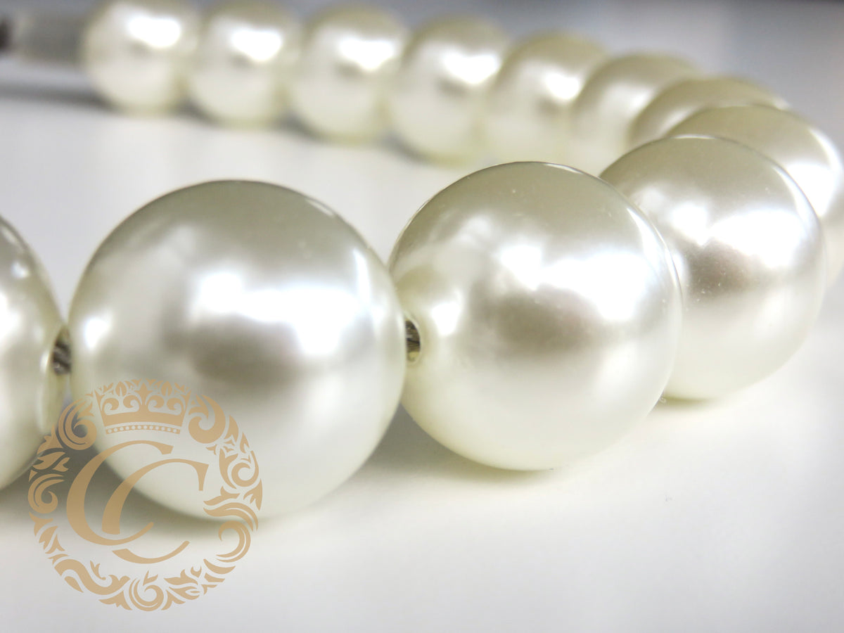 Dog collar Lady Pearls Maxi | Dog Collars | jewelry dog Collars | CollarCrafts | dogcollar | collar | hondenhalsband | halsbanden en leibanden | Luxury dog collars | unbreakable necklace for dog | chic dog collar | Christmas dog collars | martingale dog collars | Pearls dog collars | alu max com dog collars | beaded collars for dogs | White pearls dog collars