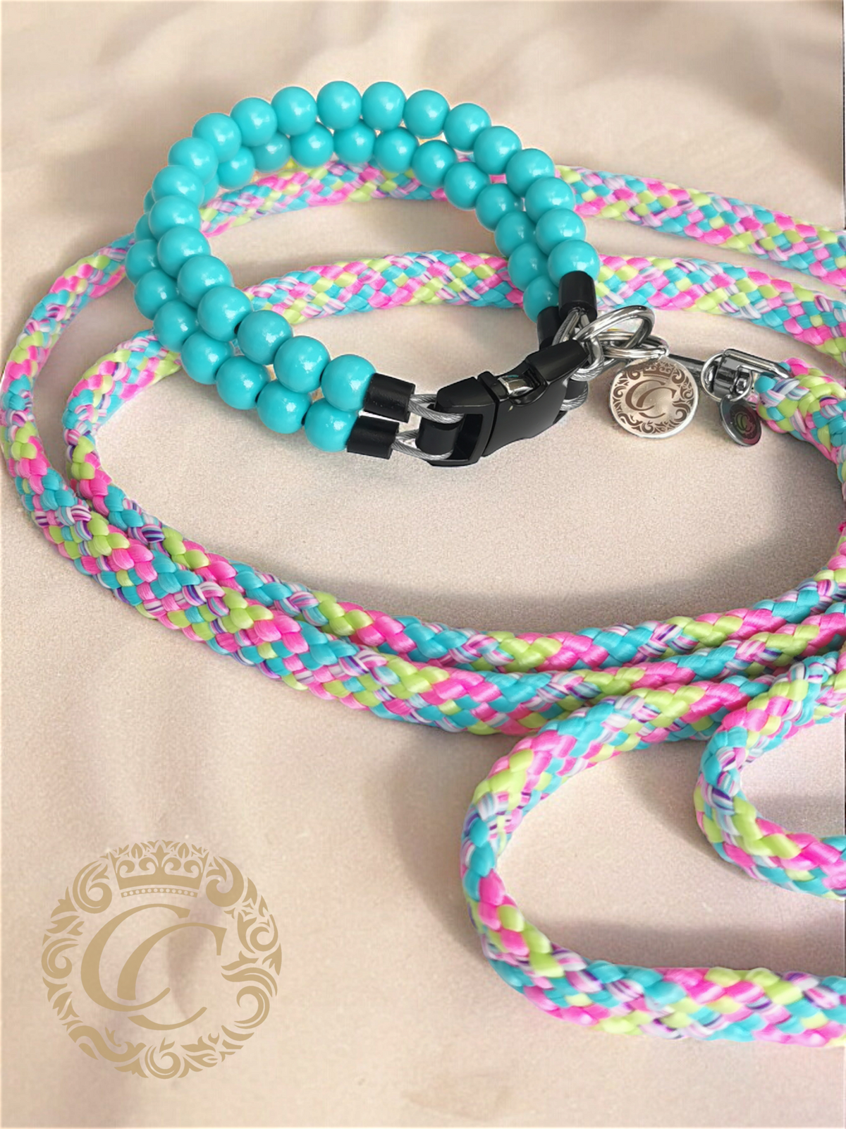 Handmade dog leash Candy Crush Maxi | Dog Leashes | Dog Collars | CollarCrafts | dogleash | custom made leash | hondenhalsband | honden leiband | paracord dog lead | washable dog leash | paracord leash | fancy dog leashes | Turquoise pink green dog leash | dog leash flashy colors | collarcrafts