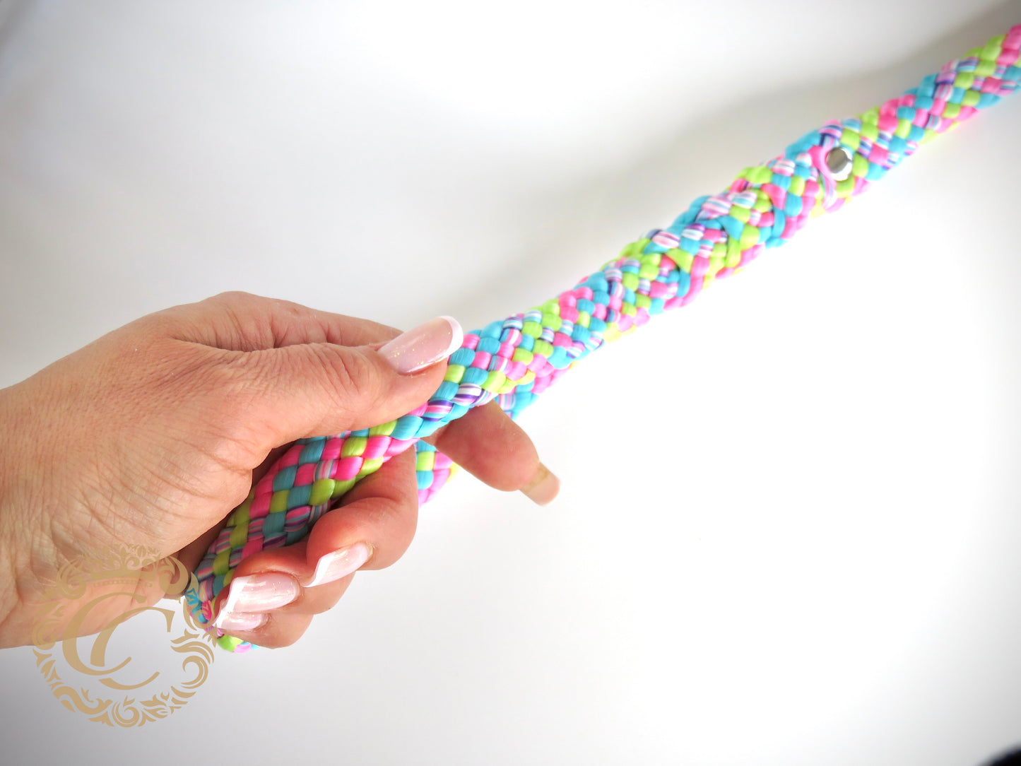 Handmade dog leash Candy Crush Maxi | Dog Leashes | Dog Collars | CollarCrafts | dogleash | custom made leash | hondenhalsband | honden leiband | paracord dog lead | washable dog leash | paracord leash | fancy dog leashes | Turquoise pink green dog leash | dog leash flashy colors | collarcrafts