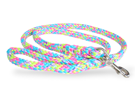 Dog Leash Handmade  Candy Crush CollarCrafts Dog Leashes | Dog Collars | CollarCrafts | dogleash | custom made leash | hondenhalsband | honden leiband | paracord dog lead | washable dog leash | comfortablme dog leash | fancy dog leashes | Turquoise dog leash | Pink dog leash flashy colors | collarcrafts