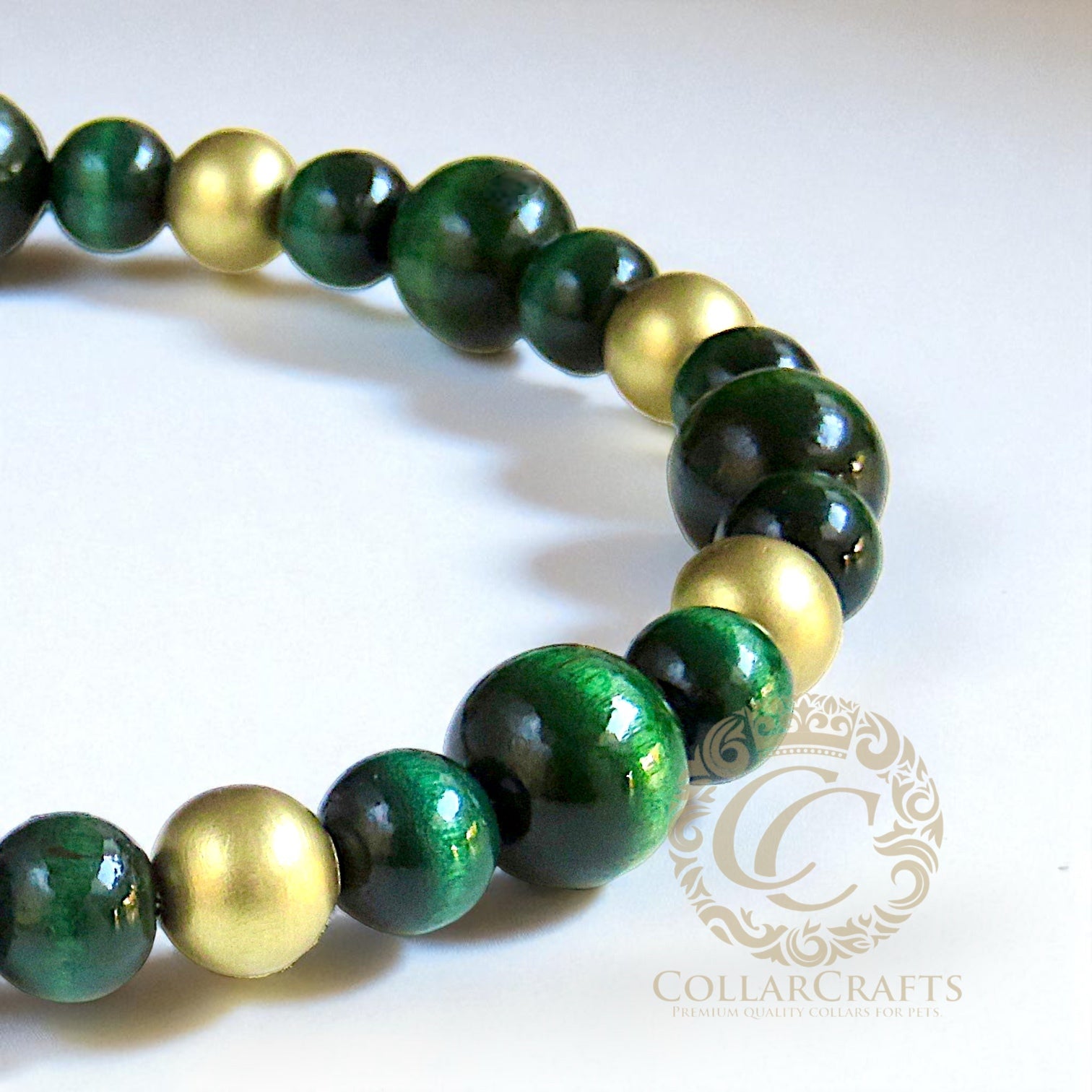 Beaded Dg Collar CollarCrafts with green and gold beads 
