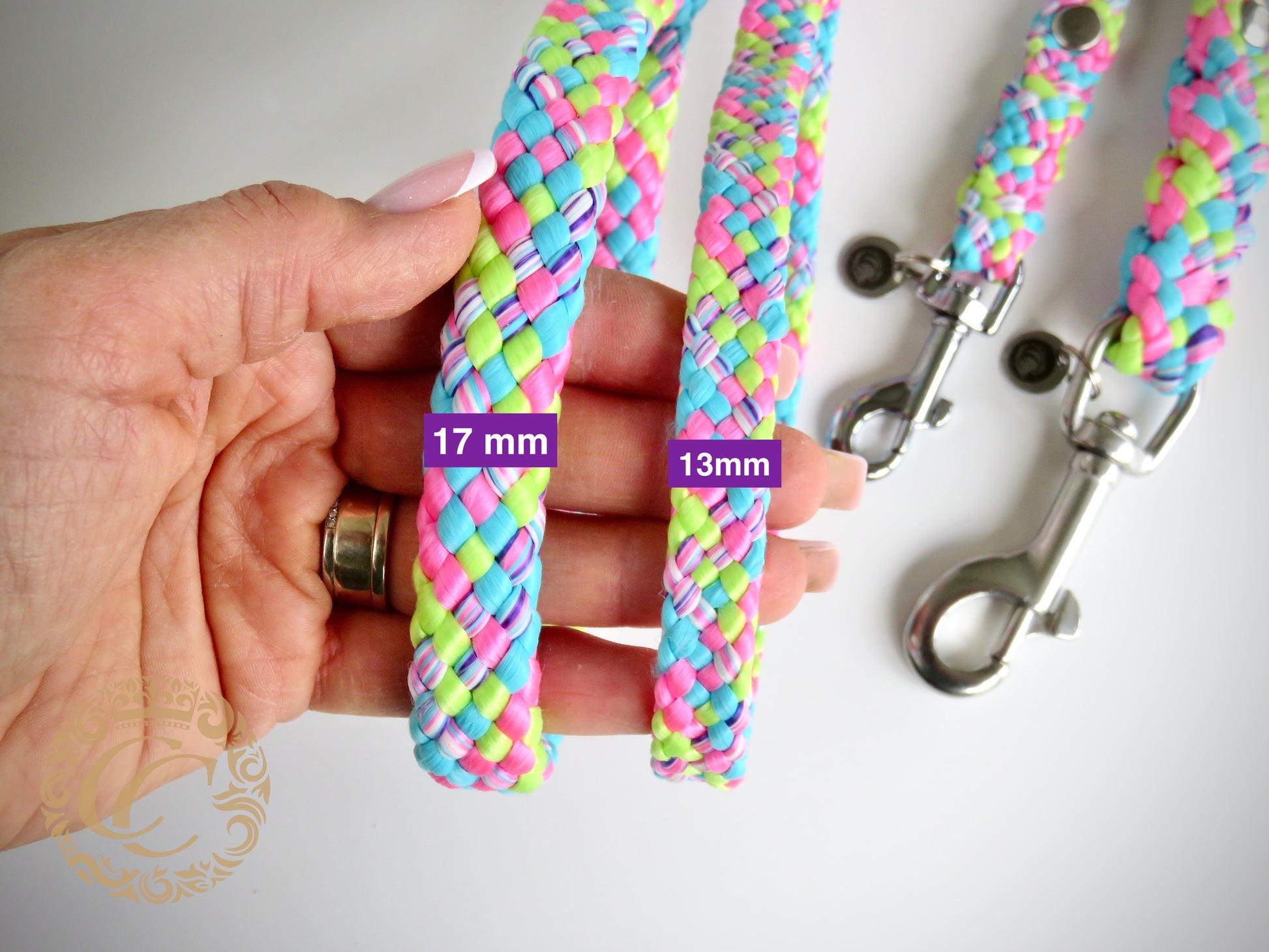 Handmade dog leash Candy Crush Maxi | Dog Leashes | Dog Collars | CollarCrafts | dogleash | custom made leash | hondenhalsband | honden leiband | paracord dog lead | washable dog leash | paracord leash | fancy dog leashes | Turquoise pink green dog leash | dog leash flashy colors | collarcrafts