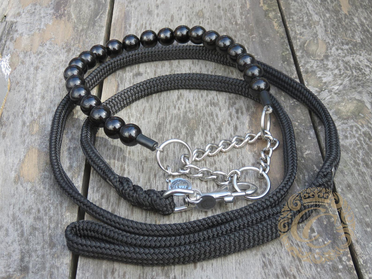 Handmade dog collar Black Maxi | Dog Collars | CollarCrafts | dog collar | Honden halsband | Design dog collars | Luxury dog collars | Black beads dog collar | Unbreakable necklace for dogs | wooden bead dog collars | alu max com dog collars and leashes custom made | Martingale collars for dogs | Black pearls dog collar