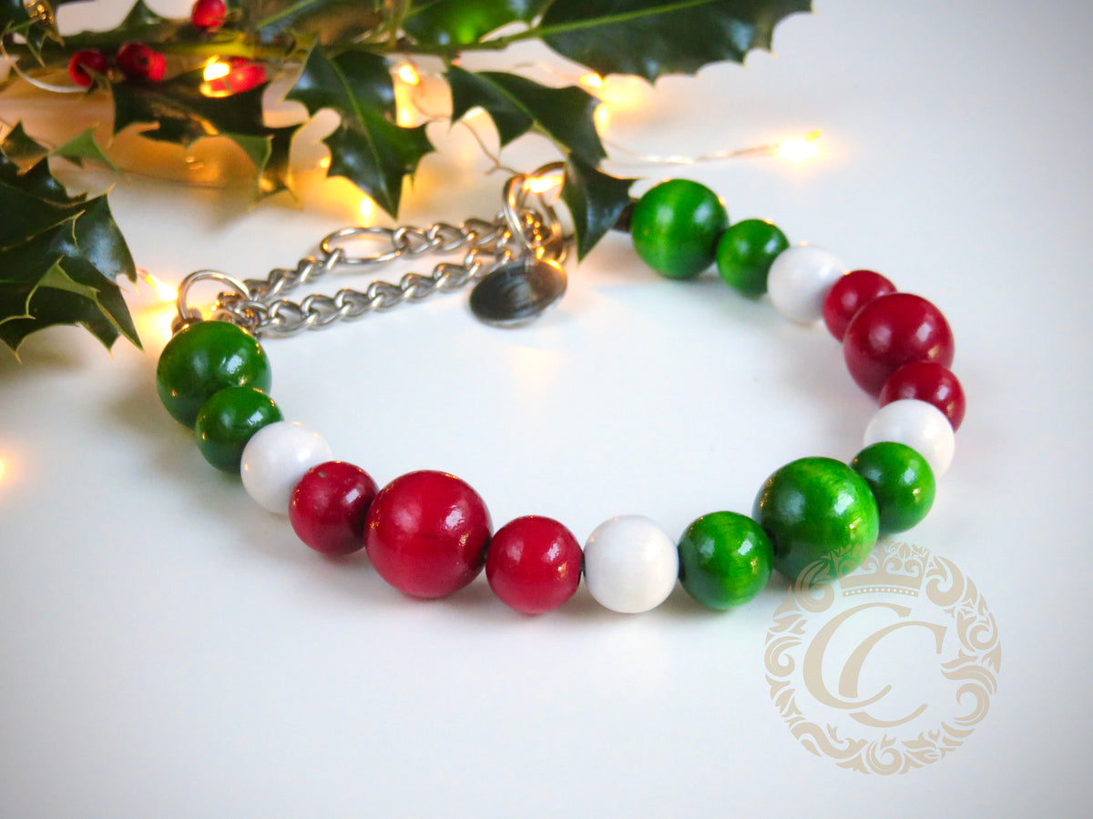 Dog collar Christmas Mood | Dog Collars | Handmade Collars | CollarCrafts | Christmas dog collar | dogcollar | collar | honden halsband | custom made dog collars | martingale dog collars | luxury dog collar | buckle dog collar | beaded dog collars | wooden bead dog collars | alu max com dog collars | Christmas collars for dogs | Green Red White dog collars