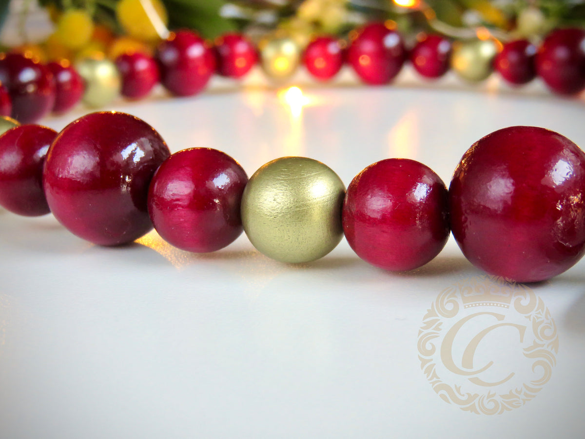 Dog collar Red Gold | Handmade Dog Collars | Design dog Collars | CollarCrafts | Christmas dog collar | dogcollar | collar | hondenhalsband | kerstmis honden halsband | Unbreakable dog necklace | bead dog collars | Red Gold Christmas collar | Luxury dog collar | Martingale dog collars | wooden bead dog collars | alu max com dog collars | beaded collars for dogs | Red beads dog collars | CollarCrafts