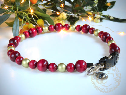 Dog collar Red Gold | Handmade Dog Collars | Design dog Collars | CollarCrafts | Christmas dog collar | dogcollar | collar | hondenhalsband | kerstmis honden halsband | Unbreakable dog necklace | bead dog collars | Red Gold Christmas collar | Luxury dog collar | Martingale dog collars | wooden bead dog collars | alu max com dog collars | beaded collars for dogs | Red beads dog collars | CollarCrafts