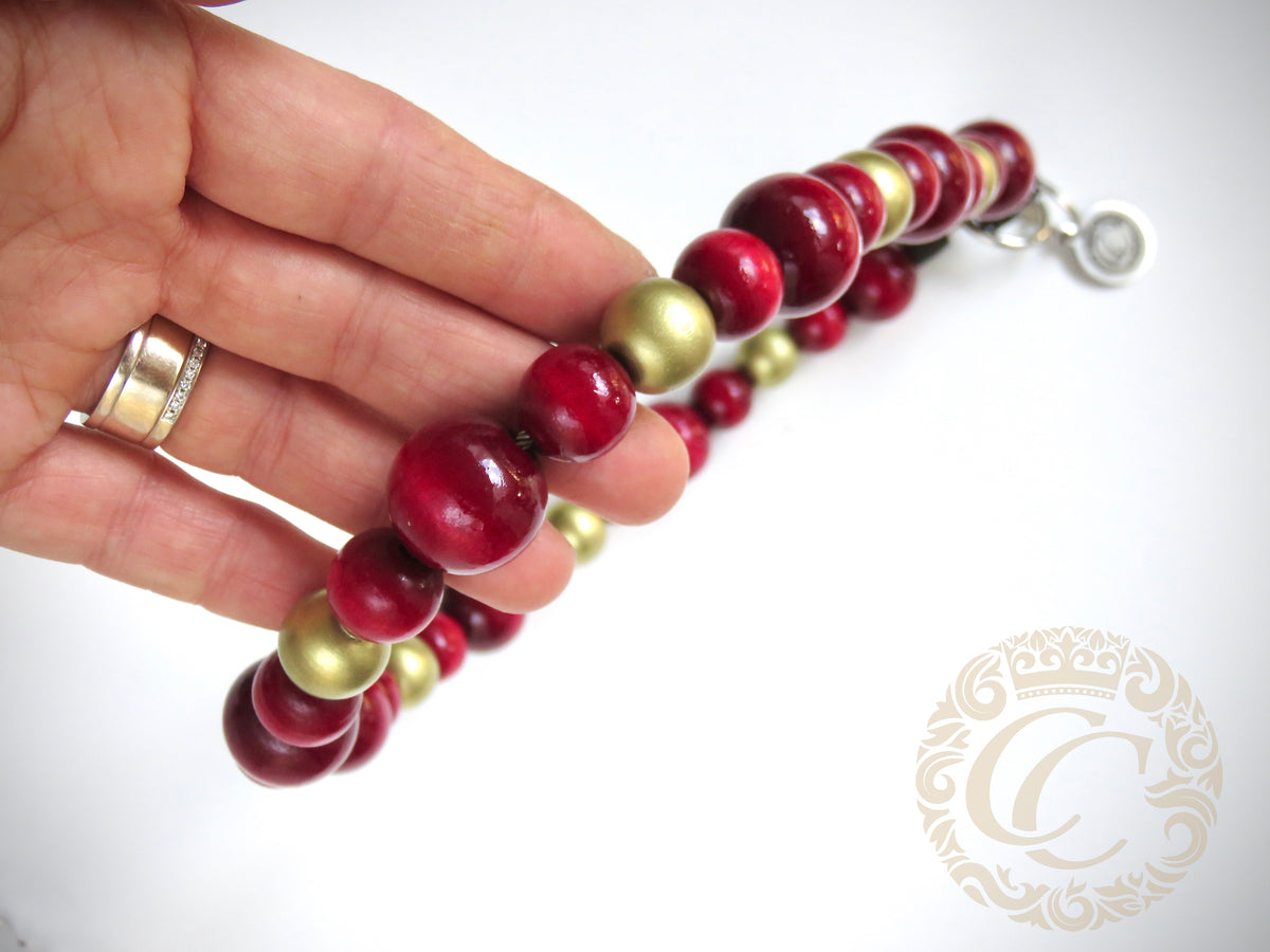 Dog collar Red Gold | Handmade Dog Collars | Design dog Collars | CollarCrafts | Christmas dog collar | dogcollar | collar | hondenhalsband | kerstmis honden halsband | Unbreakable dog necklace | bead dog collars | Red Gold Christmas collar | Luxury dog collar | Martingale dog collars | wooden bead dog collars | alu max com dog collars | beaded collars for dogs | Red beads dog collars | CollarCrafts