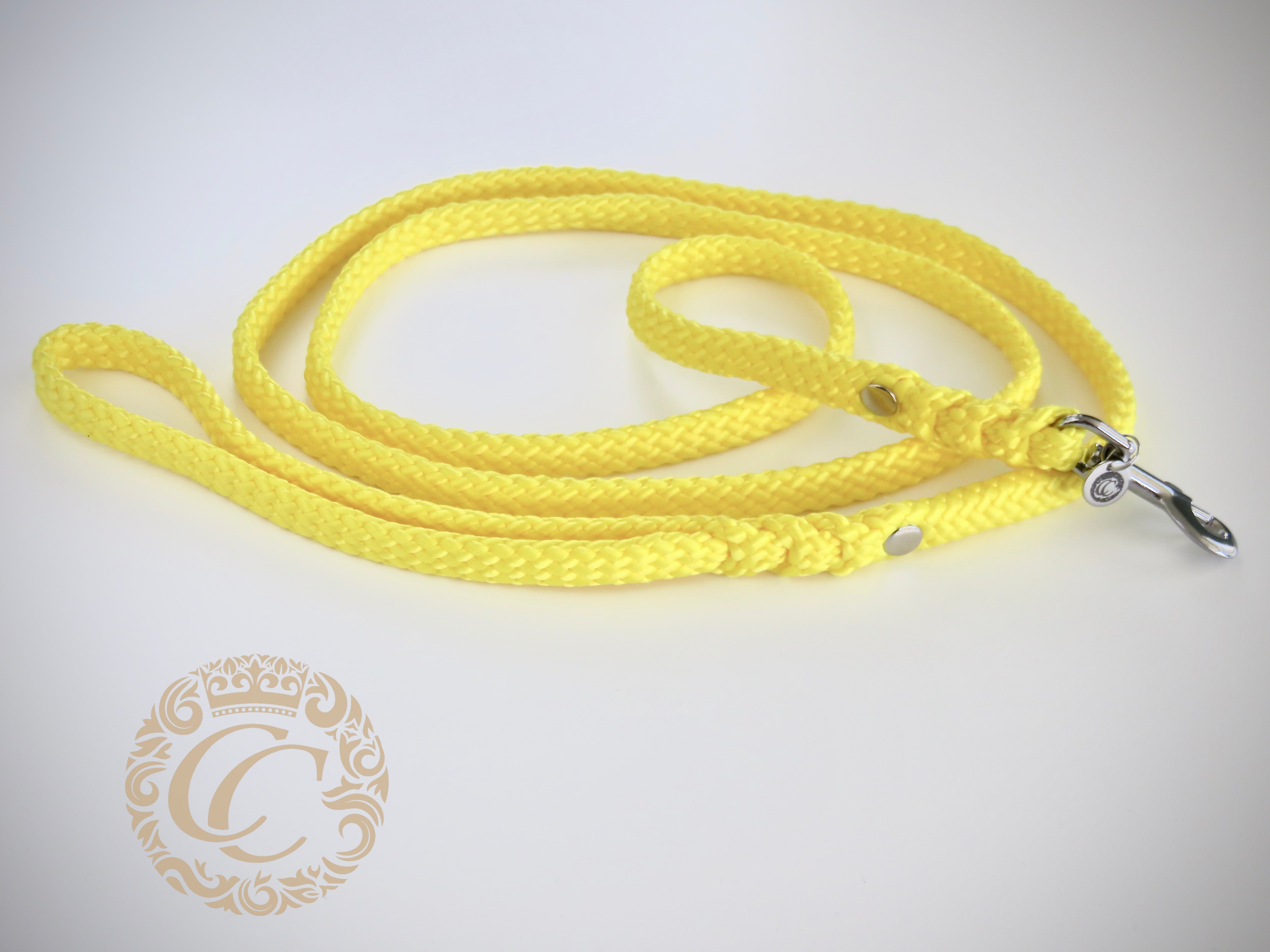 Dog leash for small & medium dogs Yellow | Paracord leashes | CollarCrafts | Dog leash paracord | washable leashes | leibanden | honden leibanden | Collars and leashes | CollarCrafts | dogleash | dog lead | hondenleiband | honden leibandband | small leashes | ppm leashes | custom made leashes