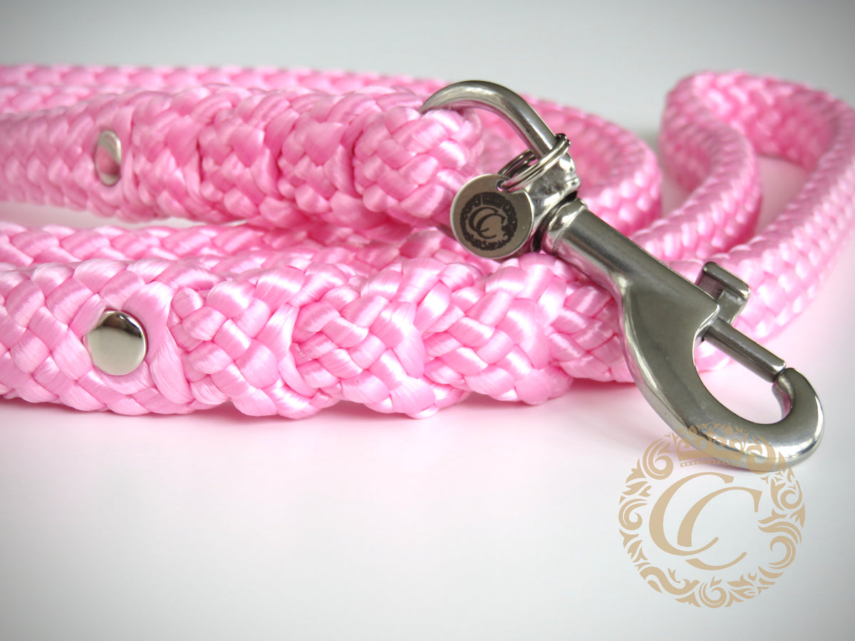 Handmade dog leash Baby Pink | Dog Leashes | Dog Collars | CollarCrafts | dogleash | leash | hondenhalsband | honden leiband | paracord dog lead | bead dog collars | paracord leash | beaded dog collar | beaded dog collars | Pink dog leash | dog collar leash set | collarcrafts