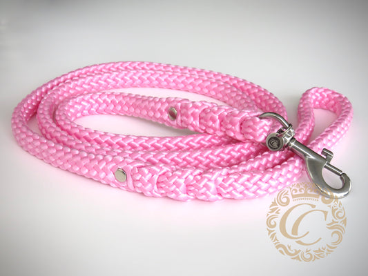 Handmade dog leash Baby Pink | Dog Leashes | Dog Collars |  CollarCrafts | dogleash | leash | hondenhalsband | honden leiband | paracord dog lead | bead dog collars | paracord leash | beaded dog collar | beaded dog collars | Pink dog leash | dog collar leash set | collarcrafts