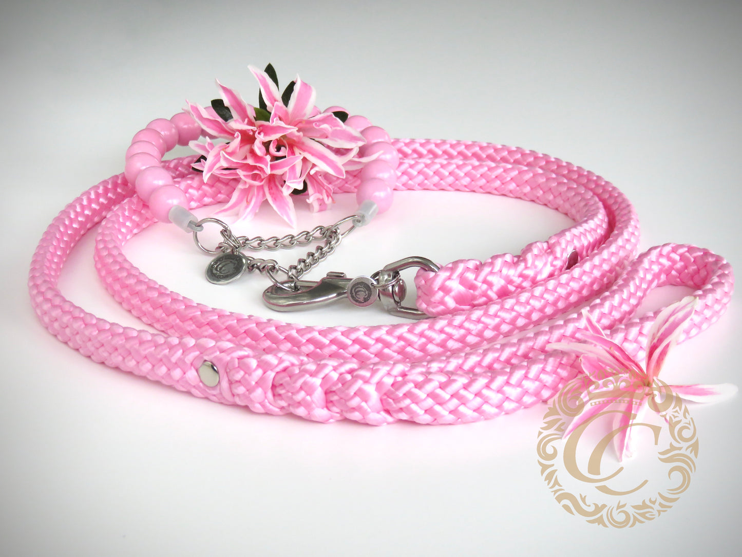 Handmade dog leash Baby Pink | Dog Leashes | Dog Collars | CollarCrafts | dogleash | leash | hondenhalsband | honden leiband | paracord dog lead | bead dog collars | paracord leash | beaded dog collar | beaded dog collars | Pink dog leash | dog collar leash set | collarcrafts