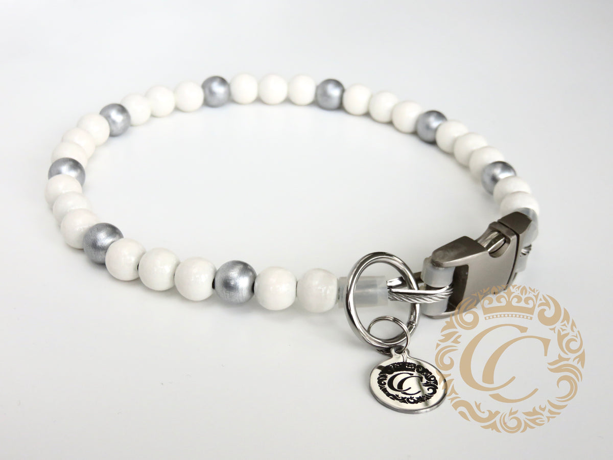 Handmade dog collar Silver Snow Mini | Beaded Dog Collars | Girly dog collar | CollarCrafts | dogcollar | collar | honden halsband | hondenhalsband | custom made dog collars | buckle dog collars | luxury dog collar | unbreakable dog necklace collar | buckle dog collars | wooden bead dog collars | alu max com dog collars | beaded collars for dogs | white silver dog collars | collarcrafts