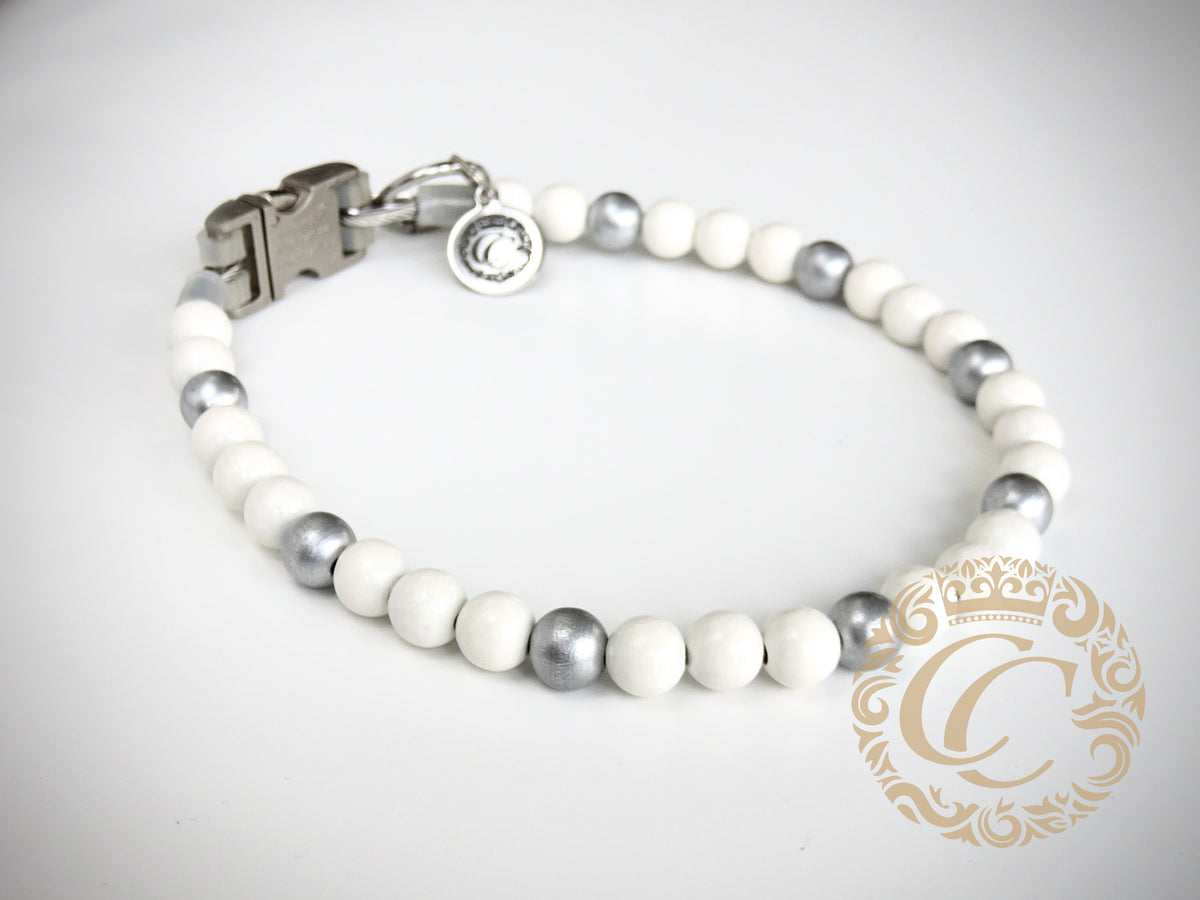 Handmade dog collar Silver Snow Mini | Beaded Dog Collars | Girly dog collar | CollarCrafts | dogcollar | collar | honden halsband | hondenhalsband | custom made dog collars | buckle dog collars | luxury dog collar | unbreakable dog necklace collar | buckle dog collars | wooden bead dog collars | alu max com dog collars | beaded collars for dogs | white silver dog collars | collarcrafts