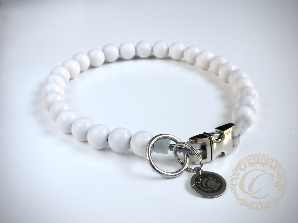 Dog collar Snow White Mini | handmade dog collars |  collarcrafts | halsbanden | dogcollar | collar | honden halsband | bead dog collars | white beads collar | luxury dog collar | beaded dog collars | wooden bead dog collars | alu max com dog collars | beaded collars for dogs | wedding dog collar | white dog collars