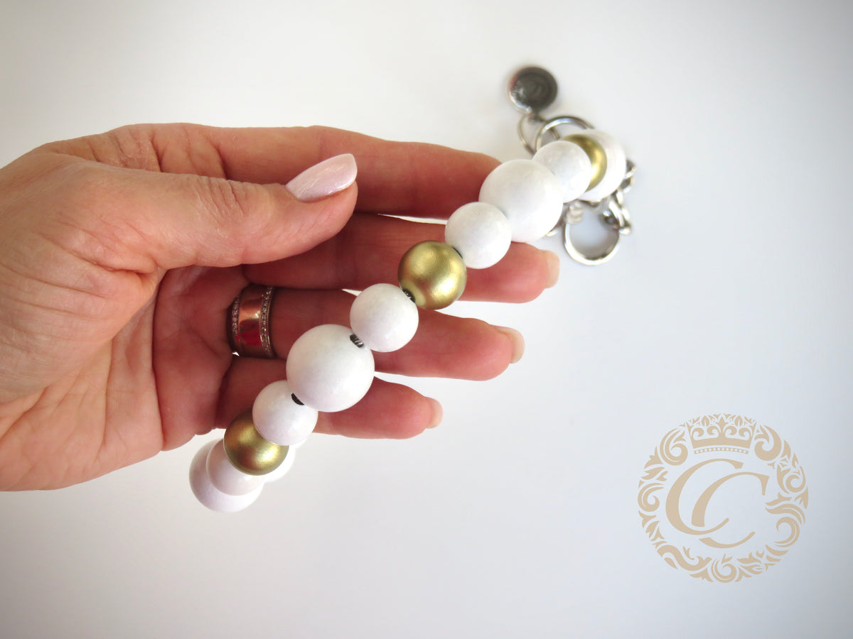Dog collar Snow Queen | Dog Collars | Cat Collars | CollarCrafts | dogcollar | collar | halsband | hondenhalsband | Honden kralen halsband | bead dog collars | White beads collar | Chic dog collar | beaded dog collars | wooden bead dog collars | alu max com dog collars | beaded collars for dogs | Luxury dog collars | collarcrafts