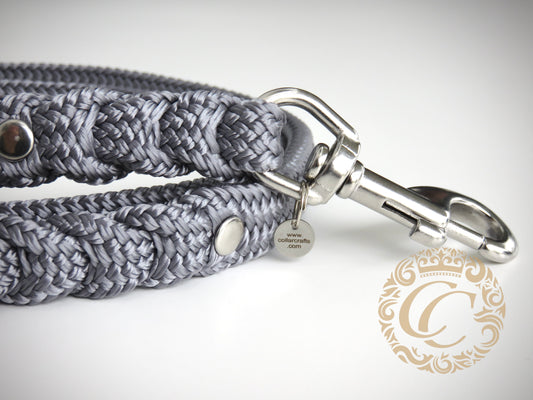 Handmade dog leash Gray | Dog Leashes | Dog Collars | Cat Collars | CollarCrafts | dogleash | paracord lead | hondenhalsband | hondenleiband | dog lead | colden color leash for dog | beaded dog collar leash set | custom made dog lead | dog lead | paracord leash | paracord leashes for dogs | paracord dog leashes | collarcrafts