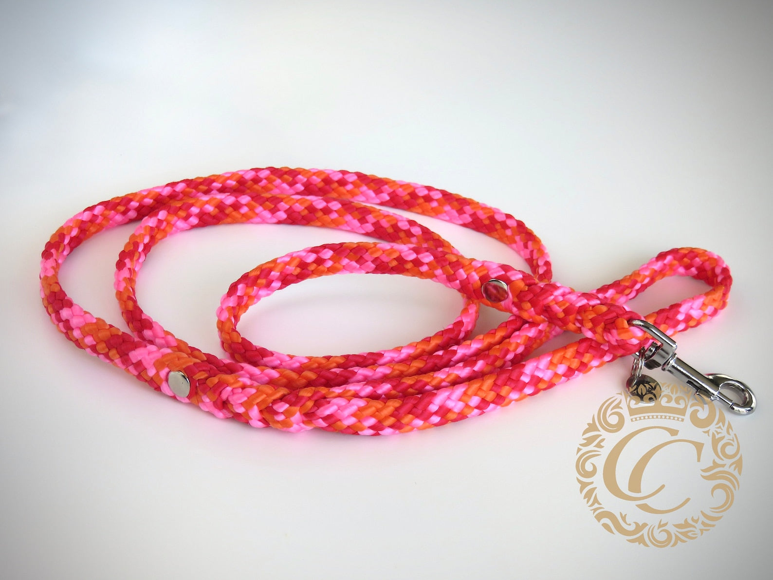 Dog leash for small & medium dogs Red Pink Orange | Paracord leashes | CollarCrafts | Dog leash paracord | washable leashes | leibanden | honden leibanden | Collars and leashes | CollarCrafts | red dog leash | dog lead | hondenleiband | honden leibandband | small leashes | ppm leashes | custom made leashes | cat leash | thin leashes