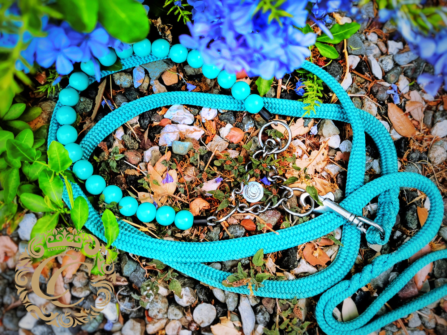 Handmade dog leash Blue | Dog Leashes | Dog Collars | Dog Leashes | CollarCrafts | dogleash | leiband | leiband paracord | hondenleiband | dog collars + leashes sets | waterproof dog leash| blue dog collar leash set | paracord leash custom made | paracord dog leashes | paracord leash | beaded collars for dogs | Blue dog leash | collarcrafts