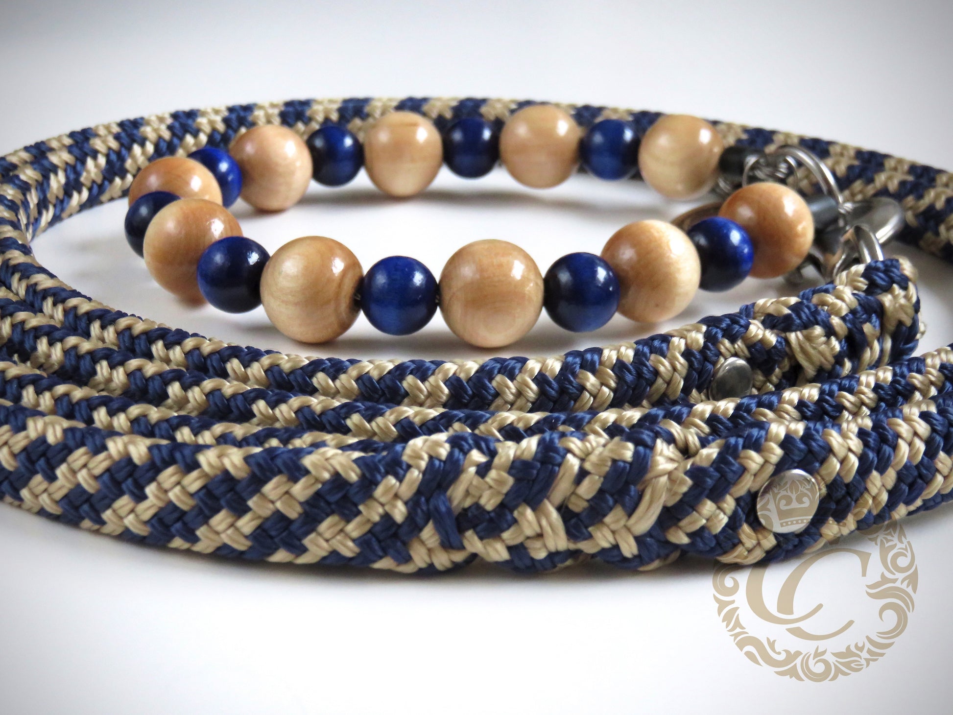 Dog leash for medium & large dogs Beige Blue |  collarcrafts | leash handmade | dogcollar | collar | hondenhalsband | hondenband | Kattenhalsband | bead dog collars | cat mood collar | beaded dog collar | beaded dog collars | wooden bead dog collars | alu max com dog collars | beaded collars for dogs | rainbow dog collars | collarcrafts