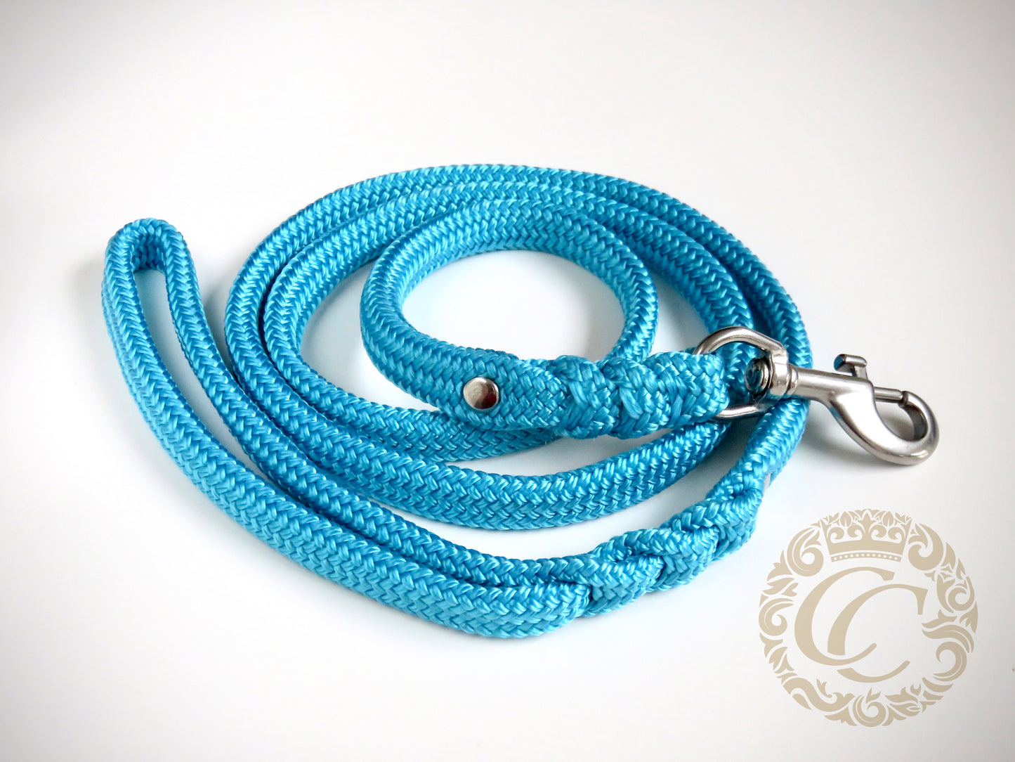 Handmade dog leash Blue | Dog Leashes | Dog Collars | Dog Leashes | CollarCrafts | dogleash | leiband | leiband paracord | hondenleiband | dog collars + leashes sets | waterproof dog leash| blue dog leash | paracord leash custom made | paracord dog leashes | paracord leash | beaded collars for dogs | Blue dog leash | collarcrafts