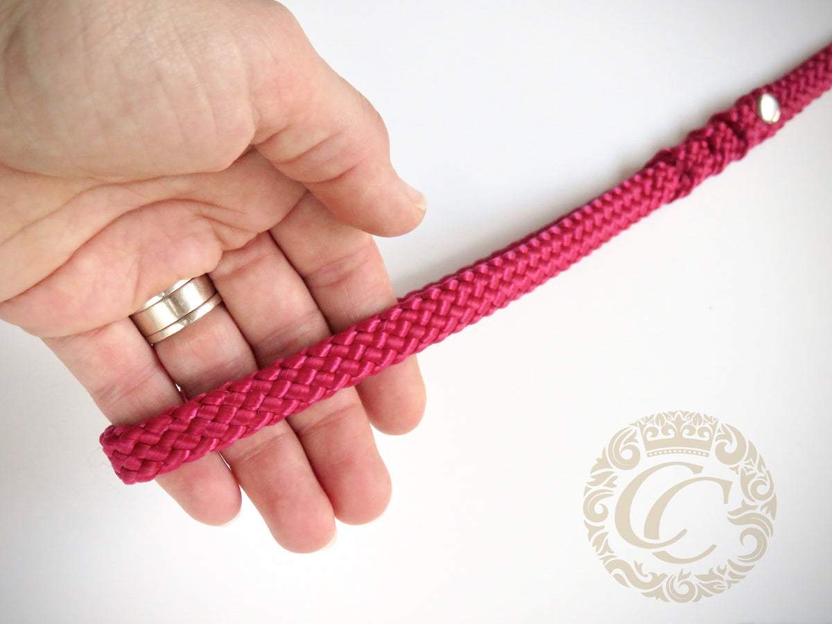 Dog leash for small & medium dogs Bordeaux | Handmade dog leashes CollarCrafts | paracord dog leash | dog leash| leashes | hondenleiband | honden leiband | paracord dog leashes | washable dog leash | Small dog leash | Mini dog leash | Dog leash wine red | red dog leash