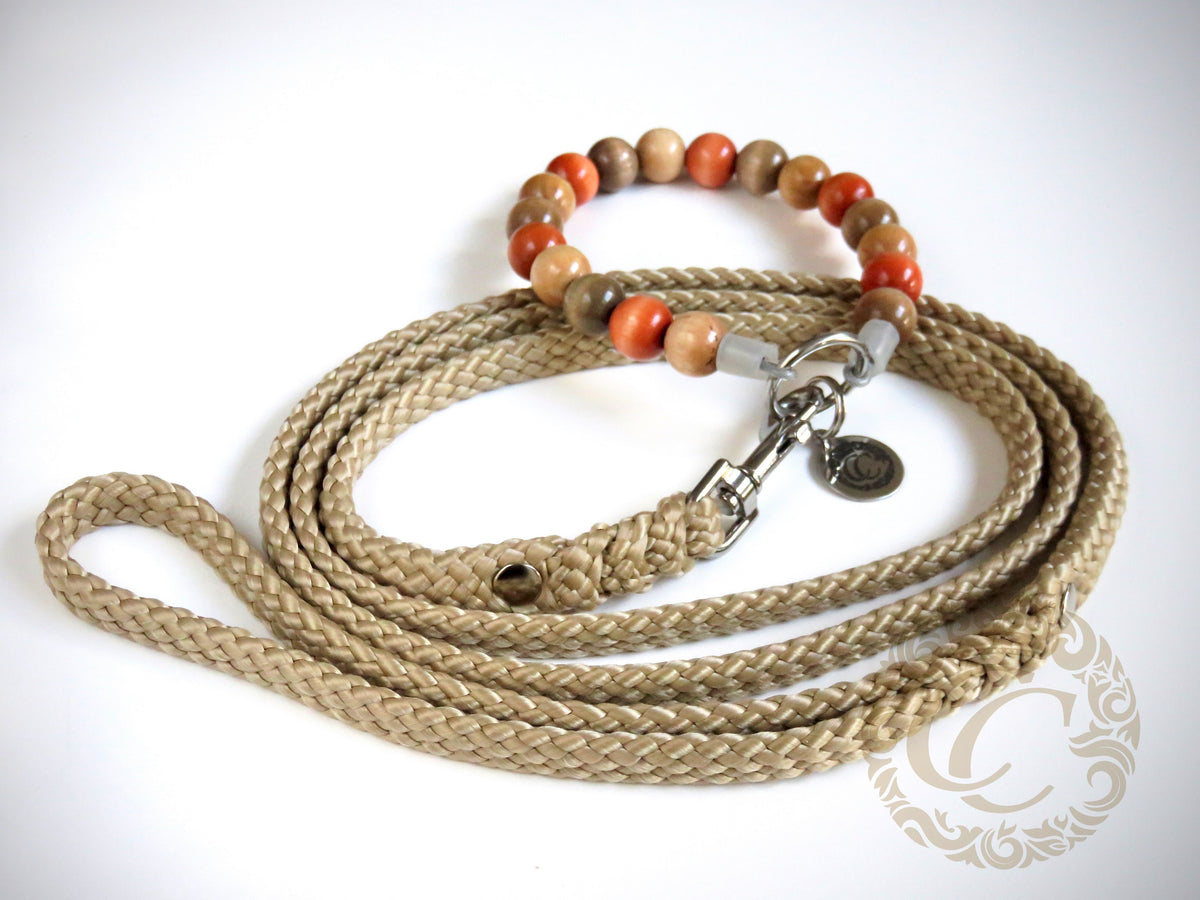 Handmade dog leash Beige Mini | CollarCrafts dog leashes and collars| paracord dog leash | doglead | leash small dogs | hondenband | Kattenleiband | bead dog collars and leashes | cat leash | beaded dog collar | beaded dog collars | wooden bead dog collars | alu max com dog collars | leashes for dogs | paracord dog leashes | collarcrafts