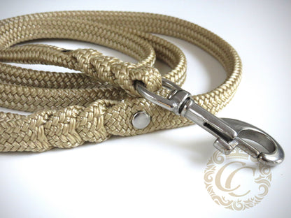 Handmade dog leash Beige | CollarCrafts leashes for dogs| paracord dog leash | dog lead| Handmade dog leads | holden leiband | Washable dog leash | Dog collars and leashes | CollarCrafts dog leashes and collars | Custom dog leads