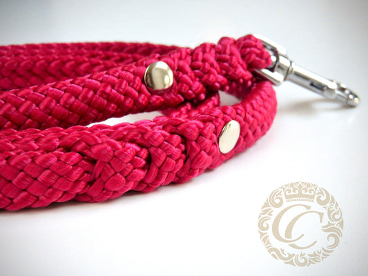 Dog leash for small & medium dogs Bordeaux | Handmade dog leashes CollarCrafts | paracord dog leash | dog leash| leashes | hondenleiband | honden leiband | paracord dog leashes | washable dog leash | Small dog leash | Mini dog leash | Dog leash wine red | red dog leash