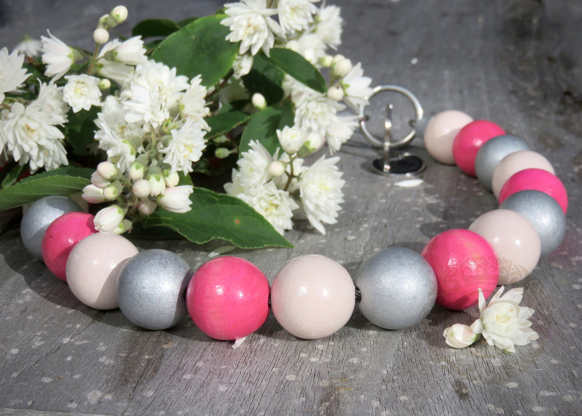 Dog collar Shiny Girl | Girly dog collar | dog collar | hondenlalsband | Pink Silver dog collar | bead dog collars | Luxury dog collars | beaded dog collar | beaded dog collars | wooden bead dog collars | alu max com dog collars | beaded collars for dogs | Pink dog collars | Martingale dog collars | Buckle dog collars | Holidays dog collars | Wedding dog collars | CollarCrafts